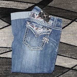 MISS ME EMBROIDERED COLOR-POP RHINESTONES CUFFED CAPRI DENIM JEAN